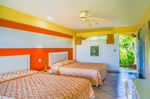 Hotel Las Olas Beach Resort