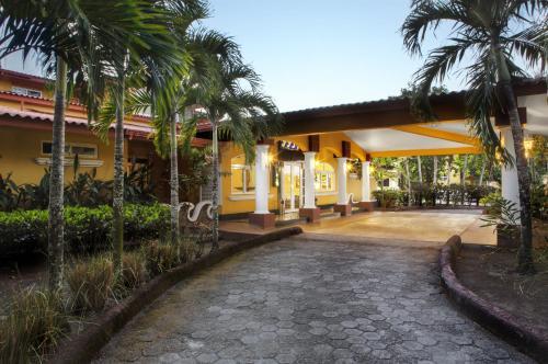 Hotel Las Olas Beach Resort