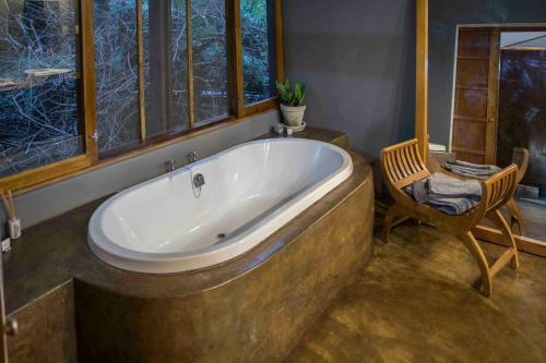 Makakatana Bay Lodge