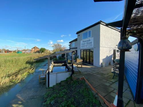 Hostal Waterside Guesthouse