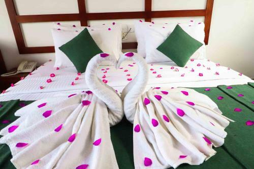 Hotel The Waterfall Resort. St Clairs, Talawakele