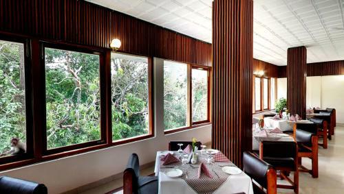 Hotel Aranya Nivas