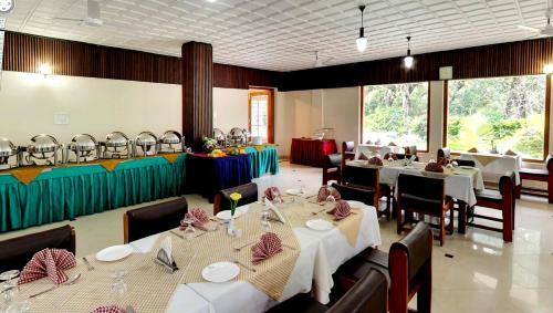 Hotel Aranya Nivas