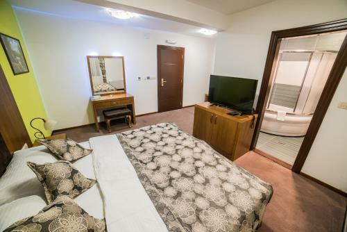 Ethno Village Stanisici & Hotel Pirg
