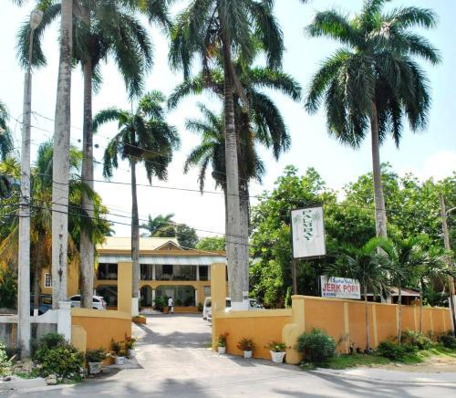 Hostal Palm Bay Guest House & Restaurant