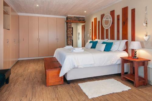 Hostal White Shark Guest House