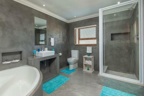 Hostal White Shark Guest House
