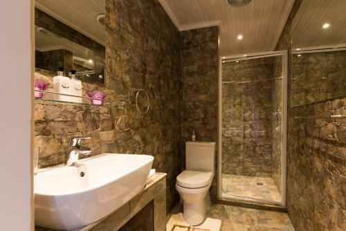 Hostal White Shark Guest House
