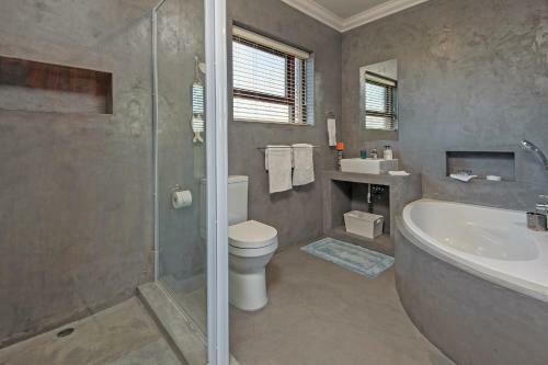 Hostal White Shark Guest House