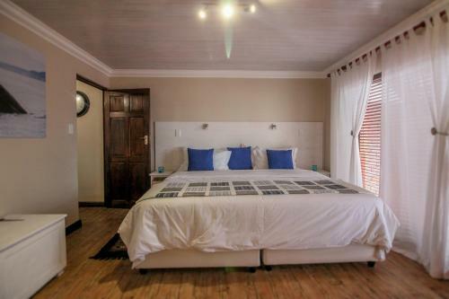 Hostal White Shark Guest House