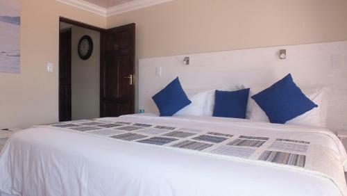Hostal White Shark Guest House