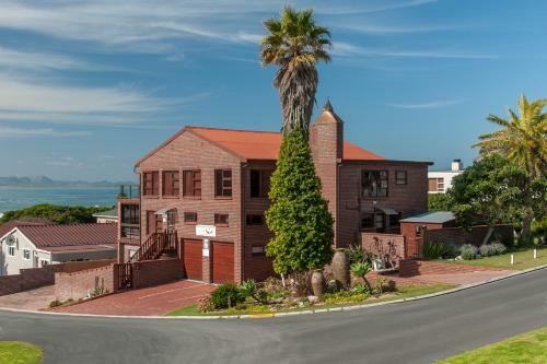 Hostal White Shark Guest House