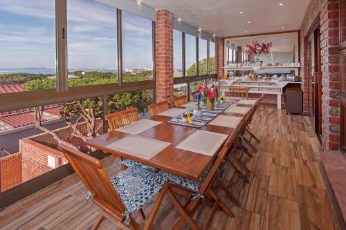 Hostal White Shark Guest House