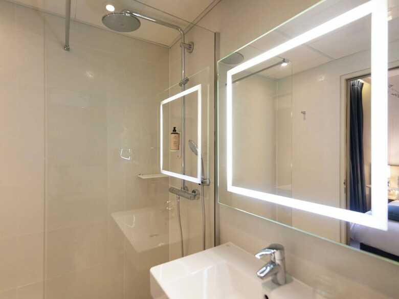 Hotel Mercure Raspail Montparnasse