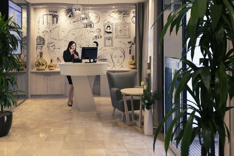 Hotel Mercure Raspail Montparnasse