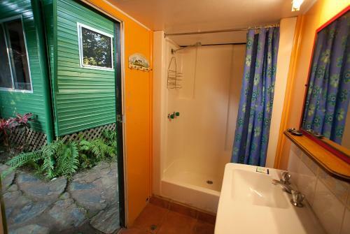 Lake Eacham Tourist Park & Cabins