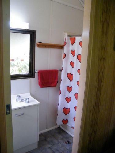 Lake Eacham Tourist Park & Cabins
