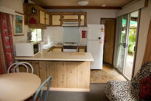 Lake Eacham Tourist Park & Cabins