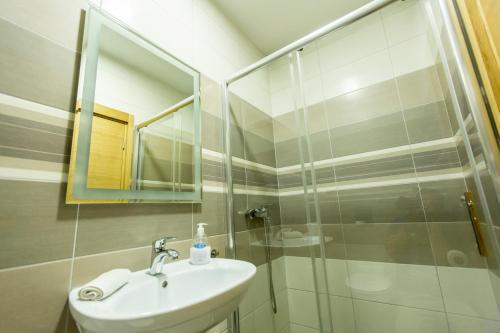 Hostal Amaro Rooms