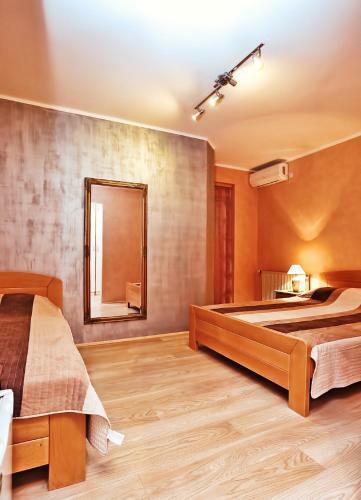 Hostal Amaro Rooms