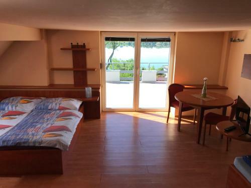 Hostal Beach Pension