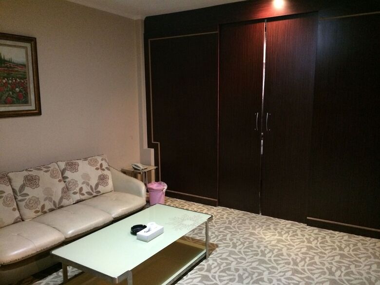 Imperial Suites Hotel