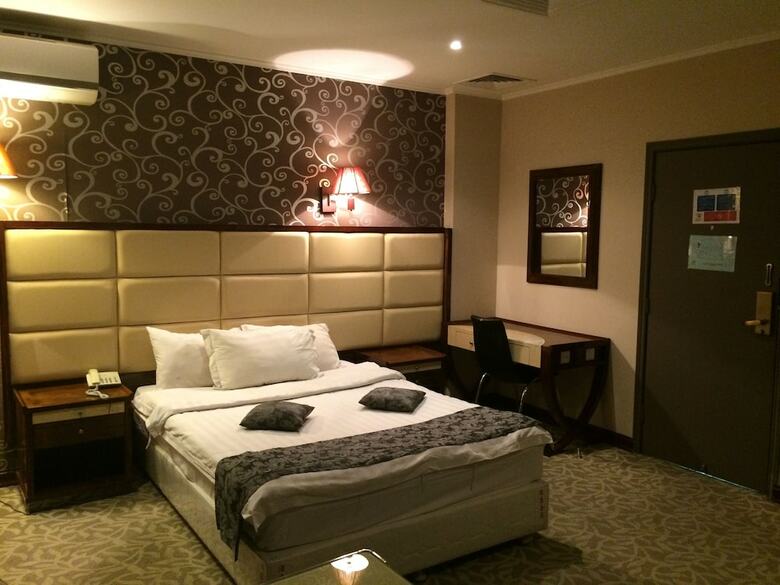 Imperial Suites Hotel