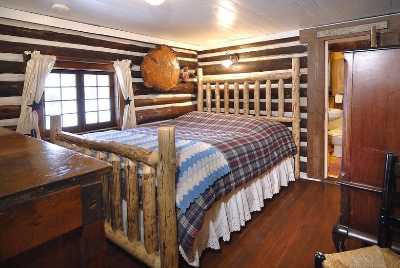 Hotel Pioneer Guest Cabins