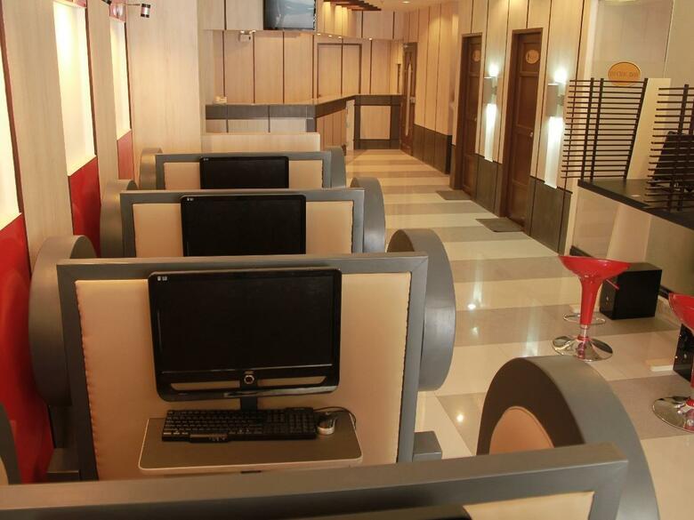 Hotel 99