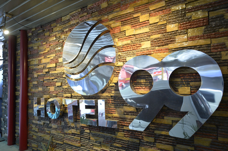 Hotel 99