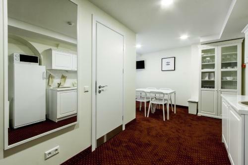 Real House Apartments