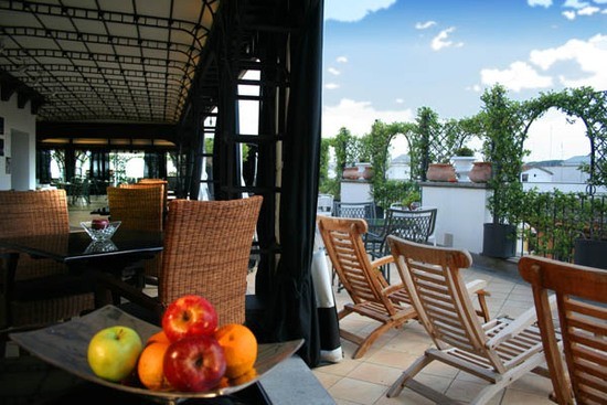 Isa Hotel