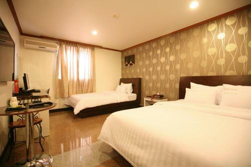 New World Hotel