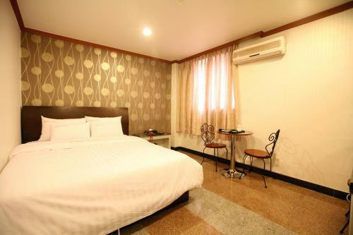 New World Hotel