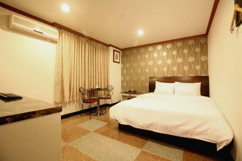 New World Hotel