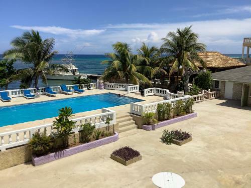 Cariblue Hotel & Scuba Resort