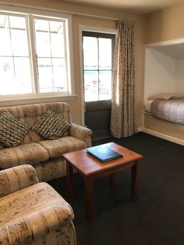 Lantern Court Motel