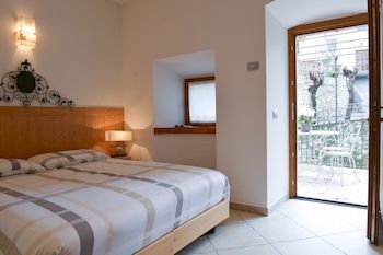Pietra Rara Room & Breakfast & Bike