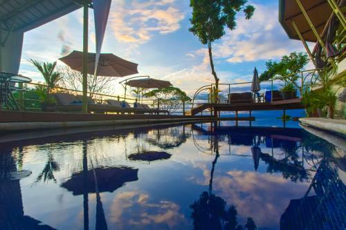 Hotel Issimo Suites