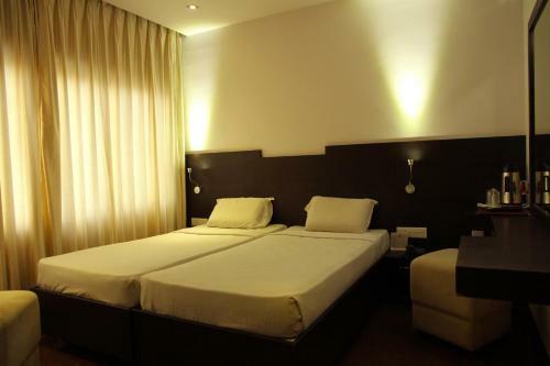 Hotel Gokulam Park