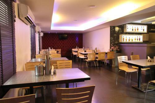 Hotel Gokulam Park