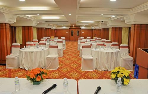 Hotel Gokulam Park