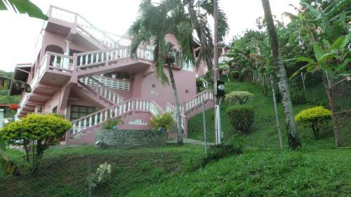 Hostal Top Ranking Hill View Guesthouse