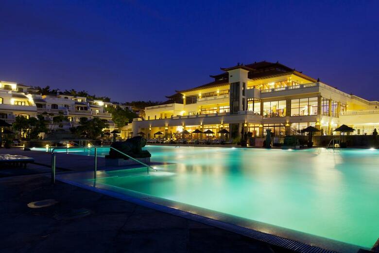 Regency Country Club Apartments & Suites