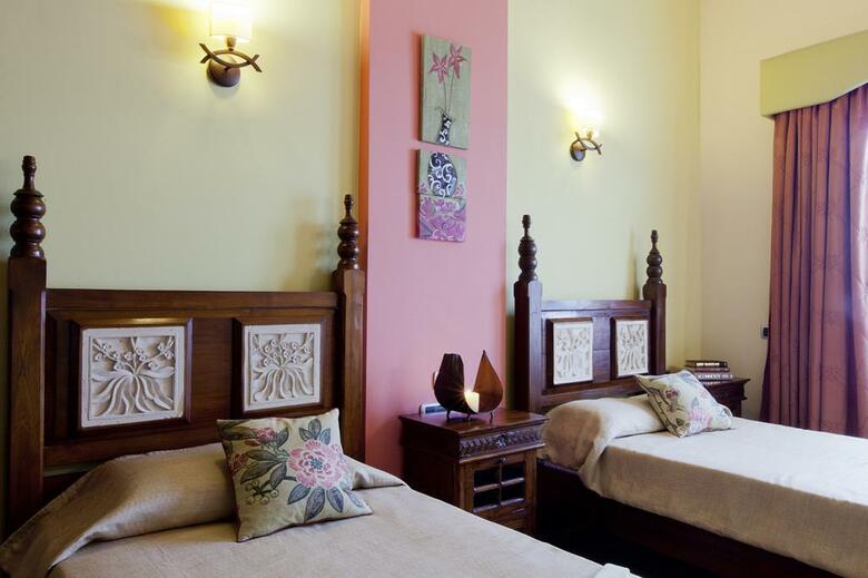 Regency Country Club Apartments & Suites