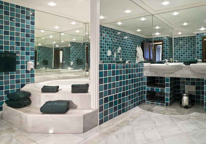 Regency Country Club Apartments & Suites