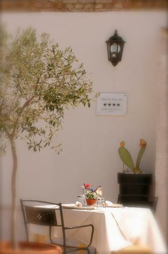 Hotel The Olive Inn