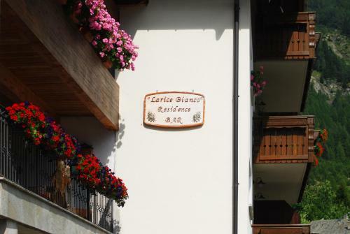 Hostal Residence Larice Bianco