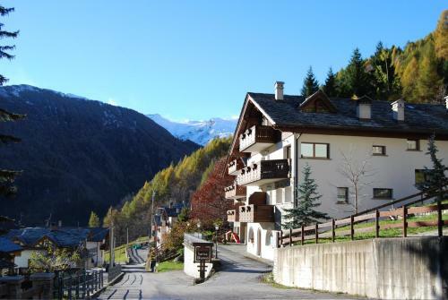 Hostal Residence Larice Bianco