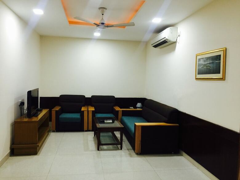 Hotel The Vinayak